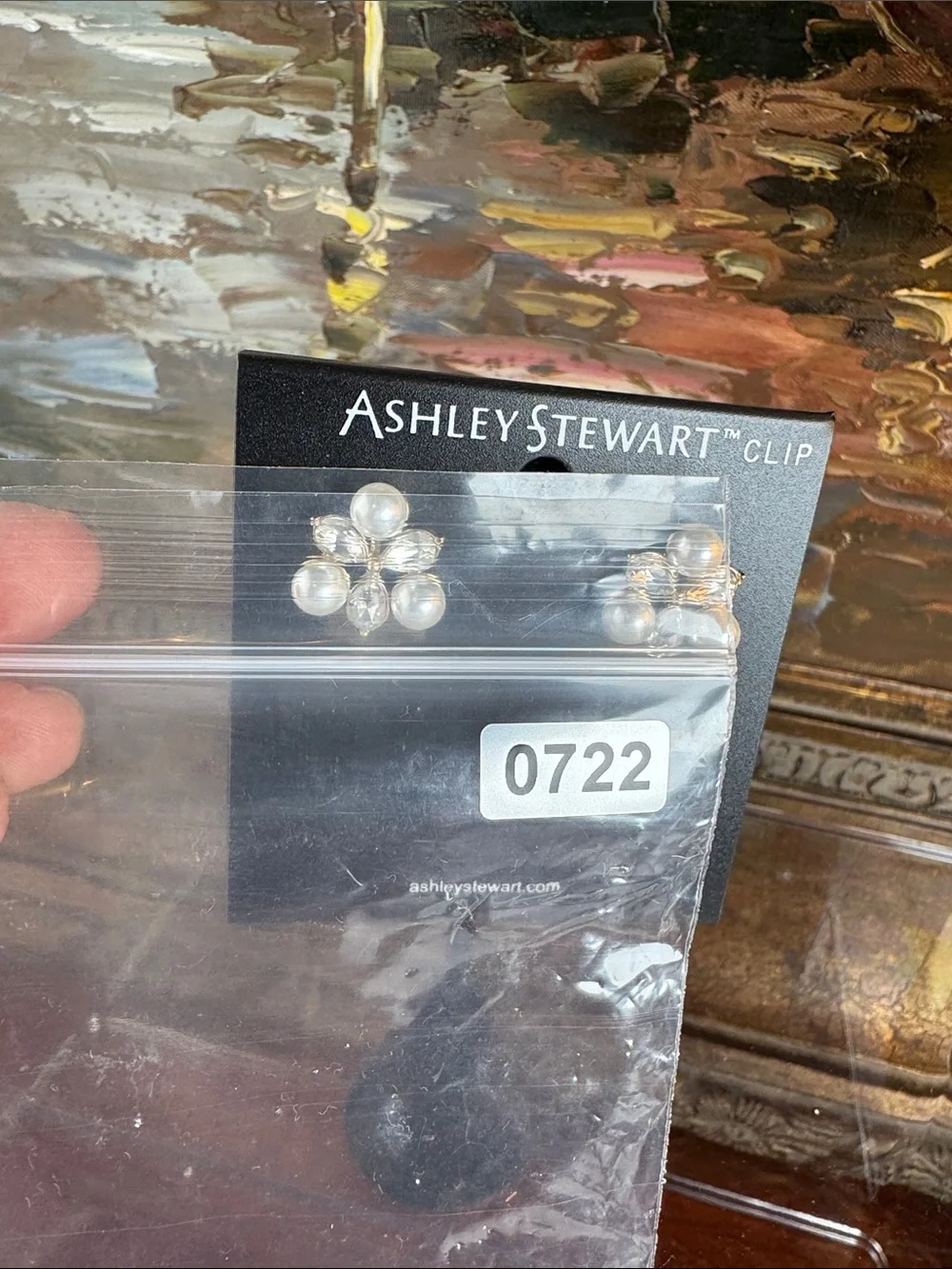 0722-Ashley Stewart Gold Pearl &‎ Crystal Cluster Clip-On Earrings - White